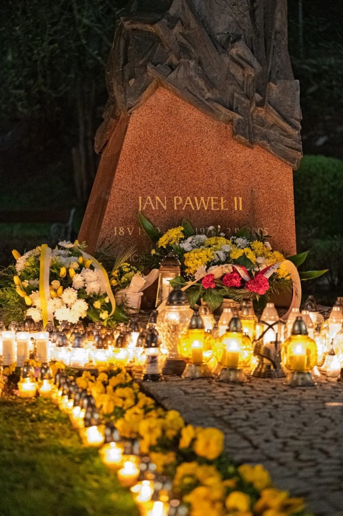 Uroczystości przy pomniku Jana Pawła II