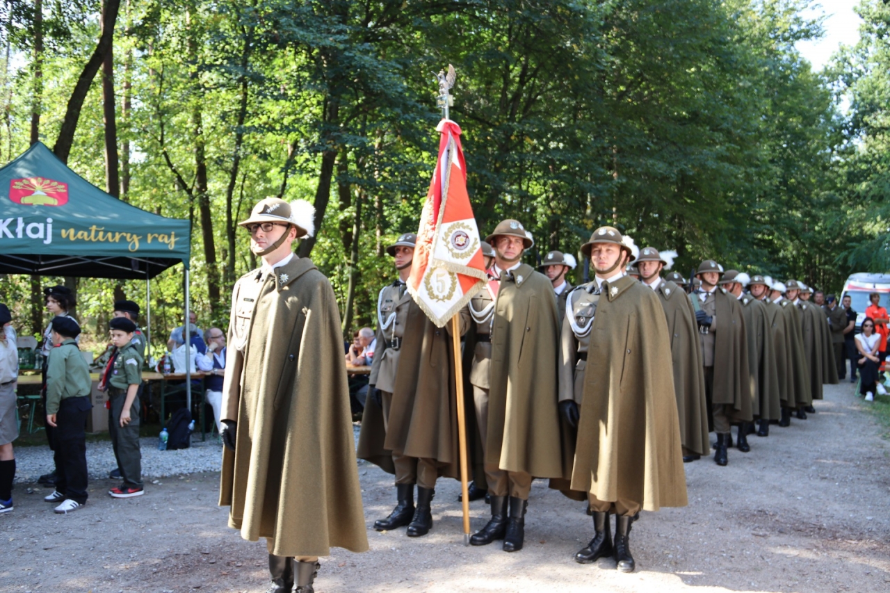 Obchody 85. rocznicy wybuchu II Wojny Światowej przy Grobach Żołnierzy w Puszczy Niepołomickiej