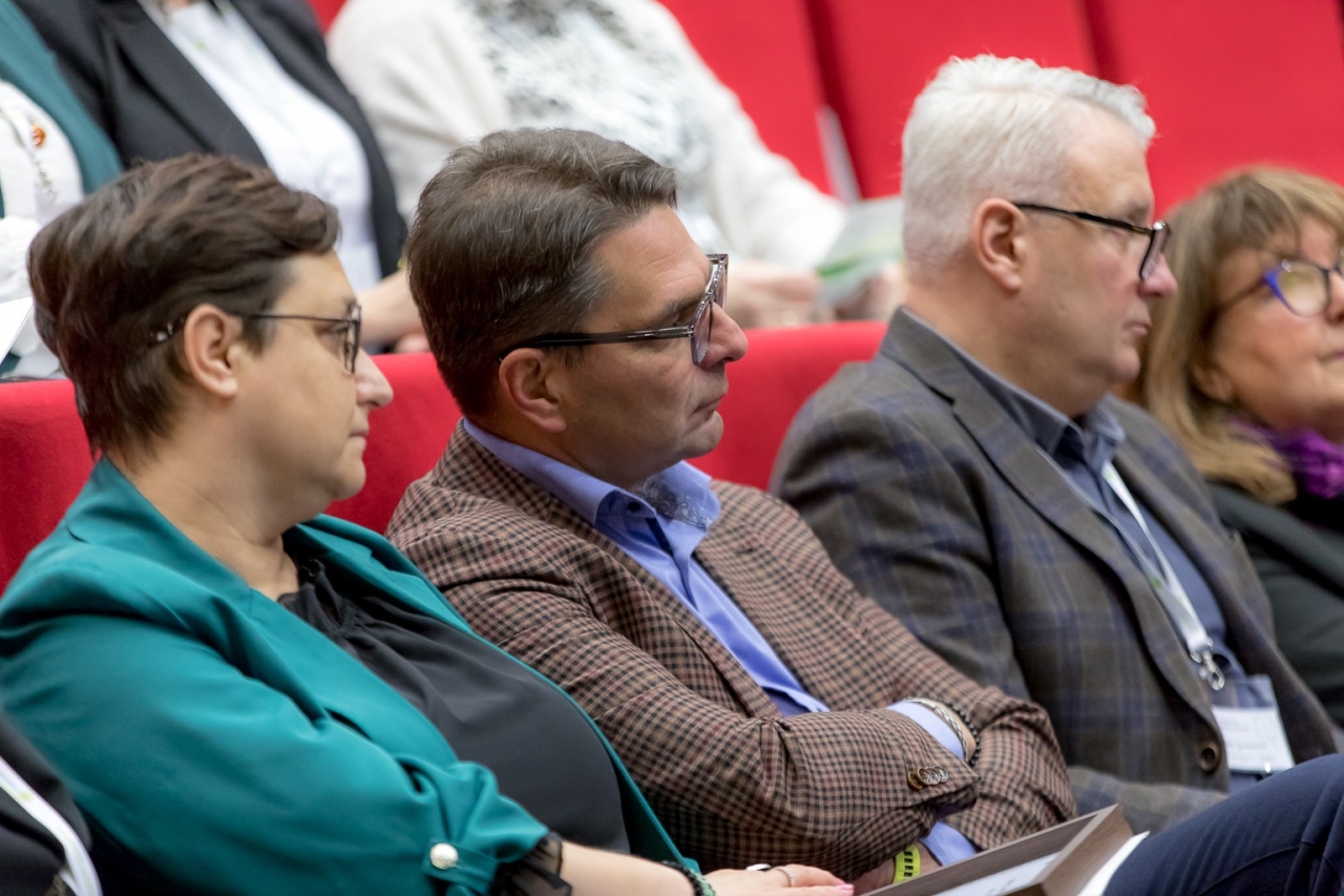  Konferencja &bdquo;Mentoring w oświacie&rdquo;, poświęcona znaczeniu wsparcia i rozwoju zawodowego w środowisku edukacyjnym