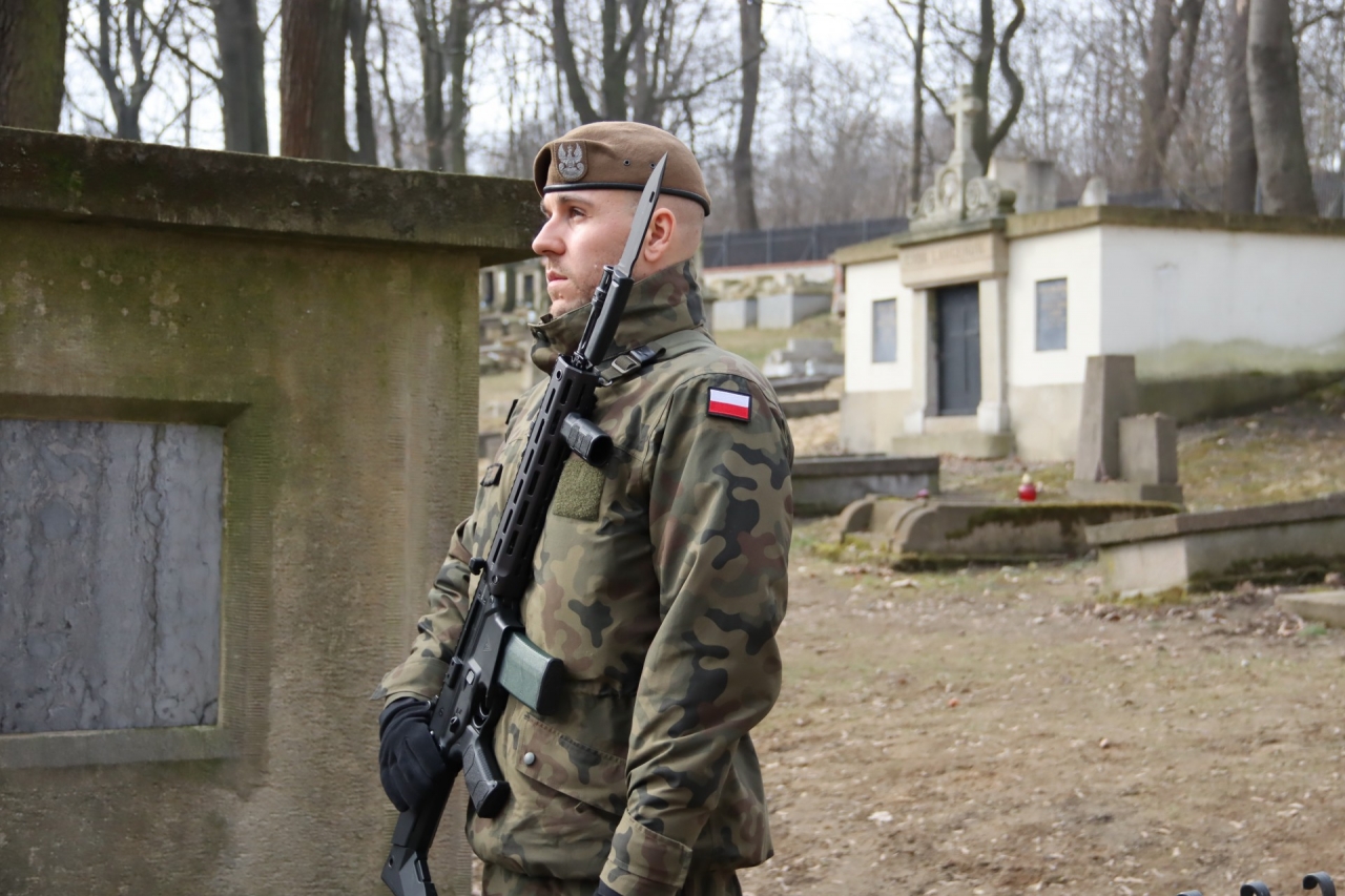 Uroczystości upamiętniające 179. rocznicę wybuchu Powstania Krakowskiego na Cmentarzu Podgórskim w Krakowie