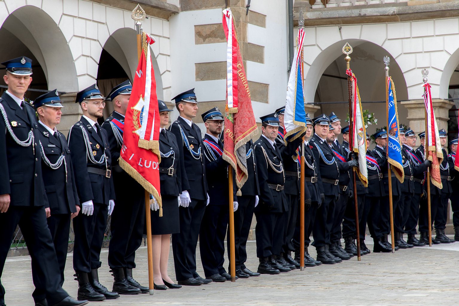 Odznaczenia i awanse podczas Powiatowych Obchodów Dnia Strażaka w Niepołomicach